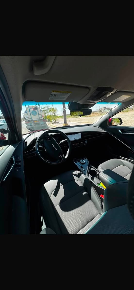 السلام عليكم
للبيع كيا نيرو 2025 بلكن plug-in ( هايبرد-شحن منزلي- بانزين) مواصفات EX فووول عدا الفتحة دخول جديد وارد امريكي رقم  ب اسمي ، المواصفات: 

بصمة، كشنات جلد وكهرباء

تدفئة مقاعد و مقود 

كير ماوس 

تشغيل عن بعد 

حساسات جانبية ، خلفية وامامية 

مرايا جانبية كهرباء + اشارة 

سايد بريك دكمة 

شفتات خلف المقود + فول تحكم من خلال المقود

شاشة متصلة لمس تدعم الاتصال والبلوتوث 

وباقي المواصفات المعروفة 

العداد الحالي: 5 مايل 

الضرر : تبديل جاملغ  وبنيد امامي عكس السائق اصلي تفصيخ نفس اللون موضحة في الصور ( شاصي ولغد مكفول)   

ملاحضة : السيارة بدون قطرة صبغ نضيفة جداً 

العنوان : بغداد/ الوزيرية 

السعر ( 159$) قابل للتفاوض 

للاستفسار : ***********
