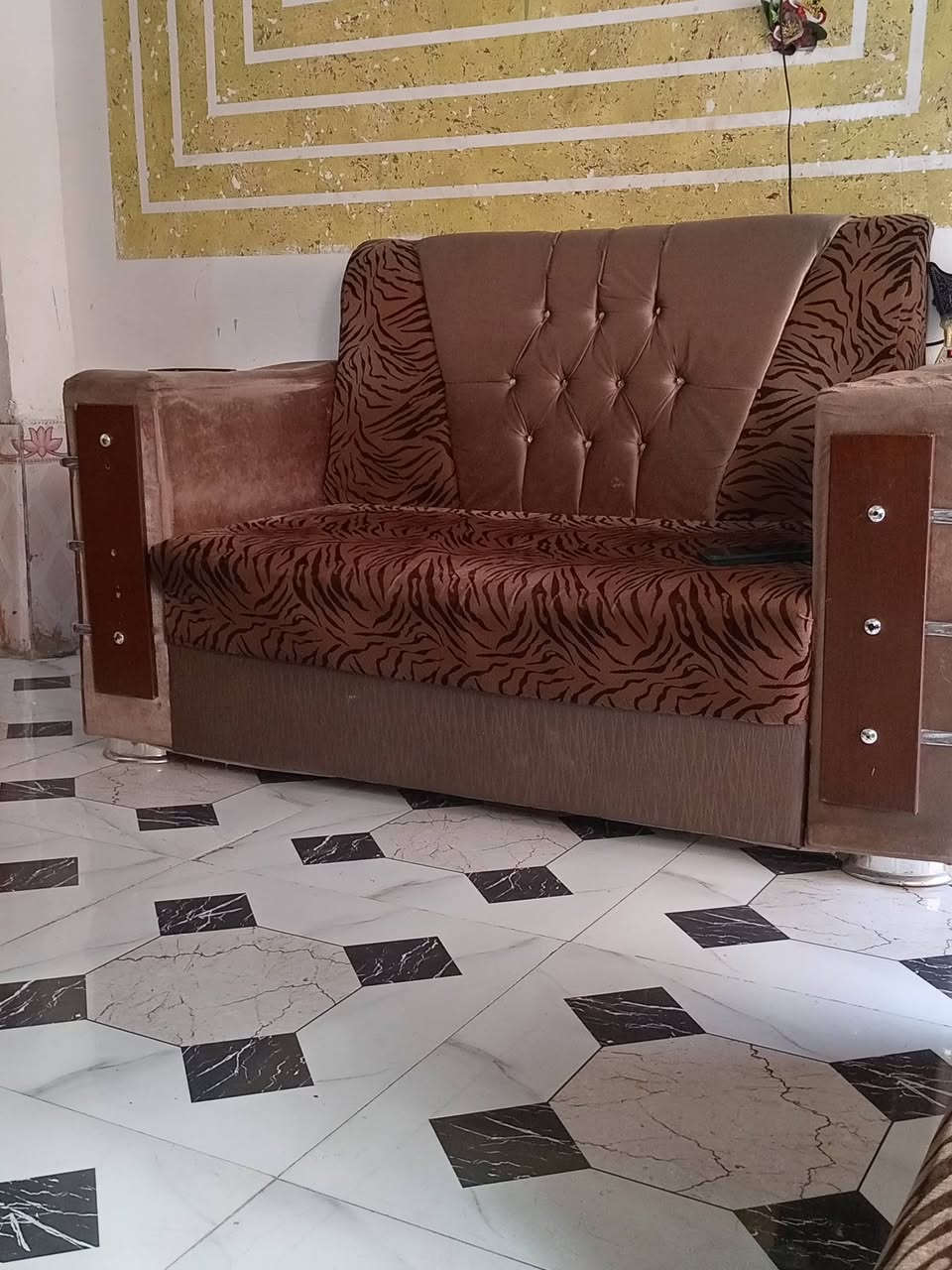 السلام عليكم تخم كرويتات عددهن 5 قطع كرويتات حلوات استخدام كلش قليل جدد كلش نوعهن الثقيل مكاني سوق الشيوخ سعرهن 300 وبيهن مجال ***********
