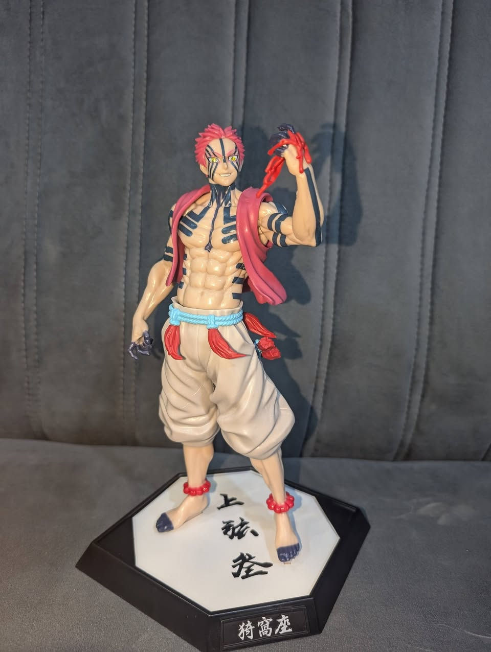 متوفر اكازا القمر العلوي الثالث من مجموعة انمي demon slayer 
30cm بطول
السعر اول تعليق
