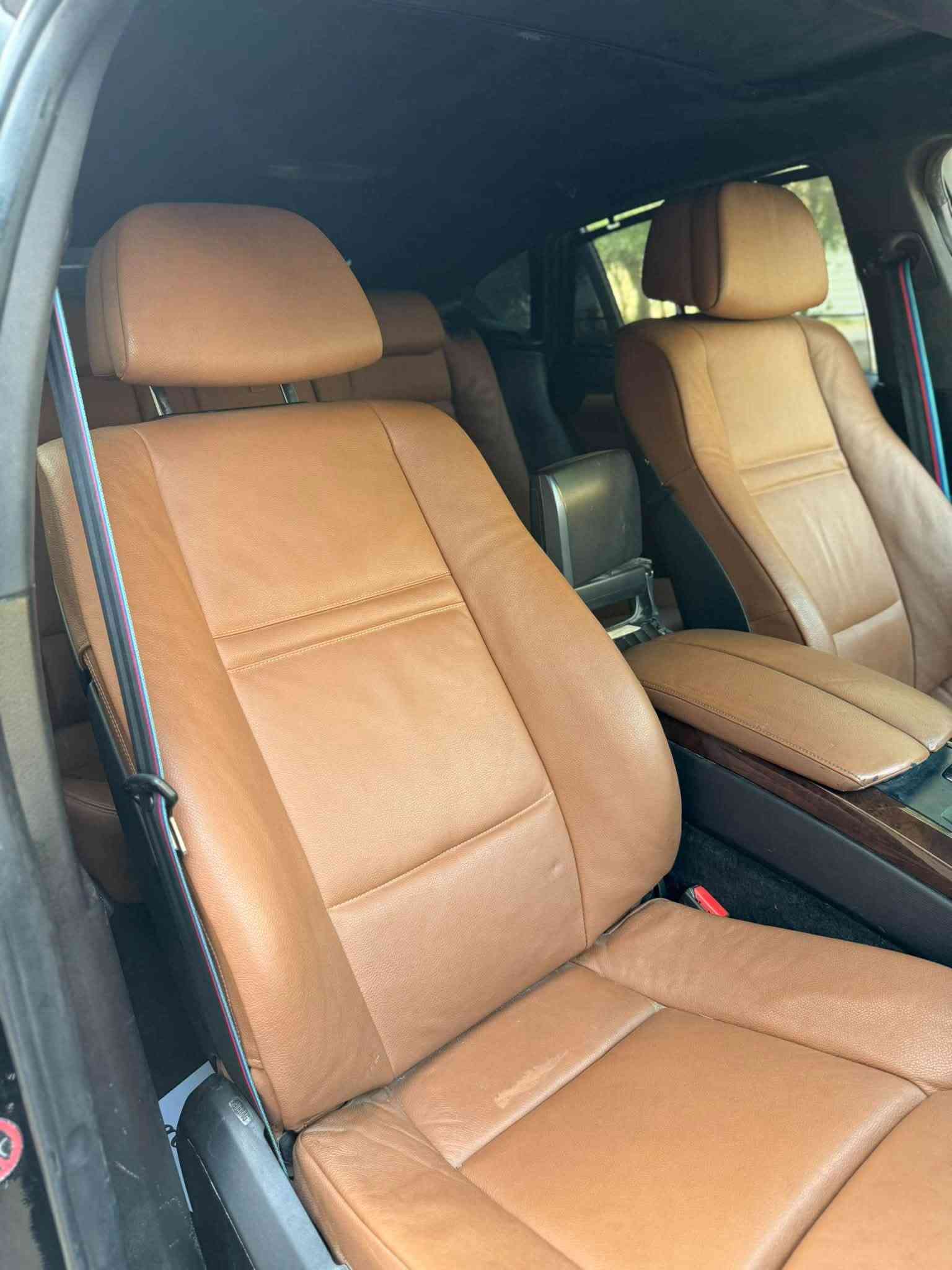 السلام عليكم bmw x6
موديل 2009 البيع او مروس 
سيارة فول الفول 
مكينه كير لكزاز 8سلندر 
سيارة مكفول من ضرب 
بية صبغ جملغات امامي اثر شخوط هنا فايبر كلاس 
السعر 105
مكان بغداد 
رقم ***********
