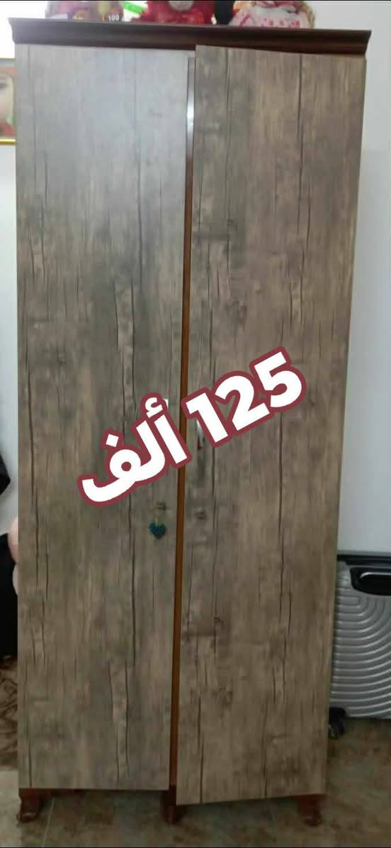 السلام عليكم الغراض للبيع وبيهن مجال؟
العنوان : كركوك ساحة الاحتفالات

لل اتصال/ ***********

نص مكتوب في الصور:
- 400 ألف
- 150 ألف
- بس المعرض بدون
- الغراض الي بي
- 125 ألف