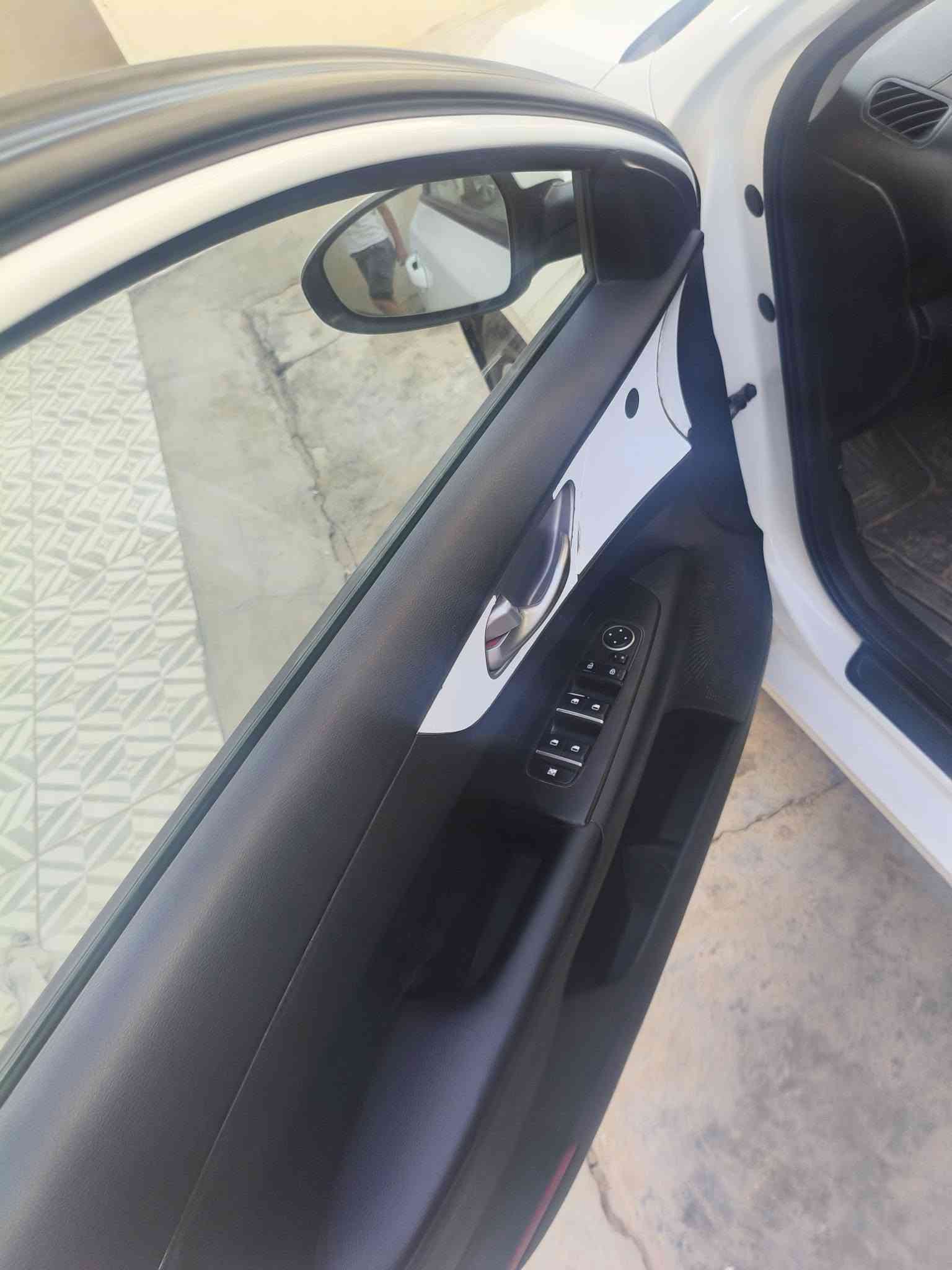 سلام عليكم سيراتو موديل 24 مكفولة رقم بغداد محرك 2000 سعرها 165
رقم الهاتف 
***********
***********
