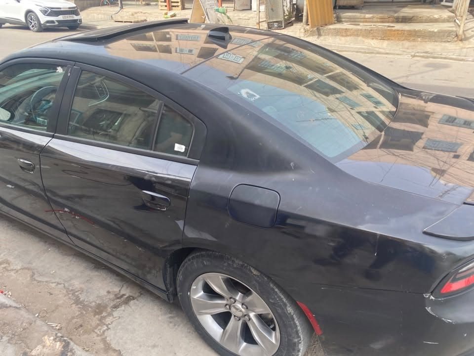 للبيع 
جارجر اسود اللون موديل ٢٠١٨  فتحه كشن كهرباء وباقي الموصفات المعرفه  داخله للعراق كلين وحادثه بالعراق السعر ١٦٦ وبيه مجال 
اكو جراد بالجاملغ الخلفي 
***********
