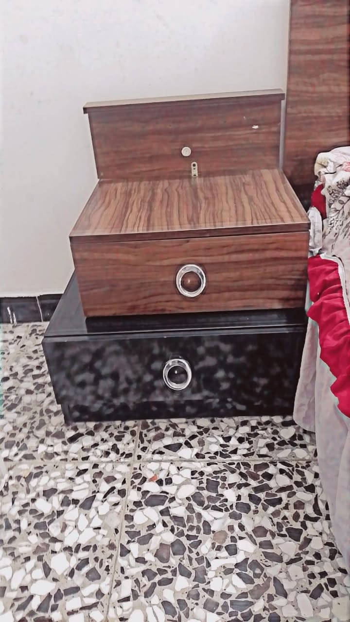 السلام عليكم غرفه البيع نضيفه صارله ٩ أشهر من اخذوه السعر ٢٧٥ مكان بغداد الزعفرانيه 
التواصل ***********
