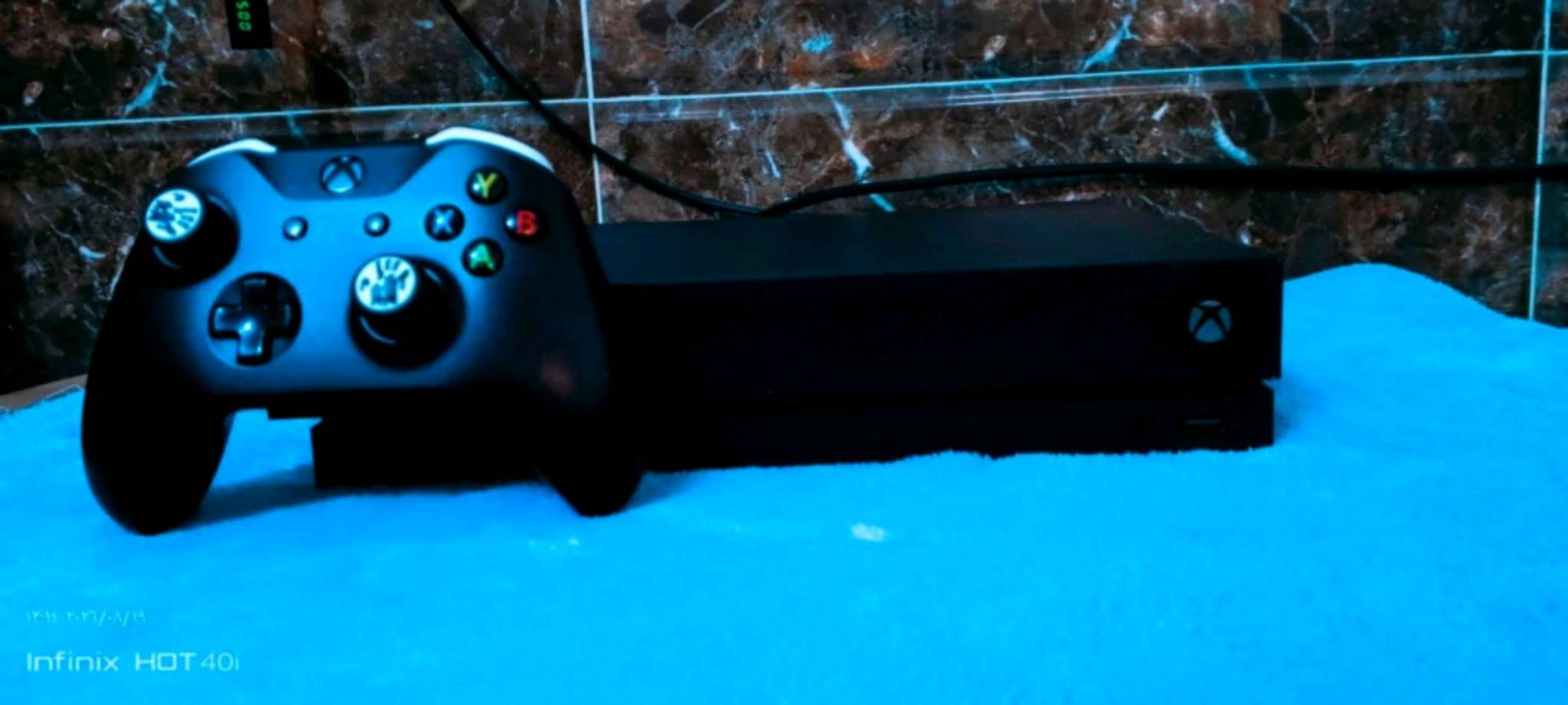 للبيع 
XBOX ONE X غني عن تعريف 
ذاكرة 1 تيرا 
وياه جوستك واحد اصلية مالتة 
كامل ملحقات الجهاز اخو الجديد نظافتة 98% مستخدم اسبوعين فقط يعني لوك ستيگر الجهاز بلواقع هيبة 
السعر 200 الف قفل قفل قفل بدون عملة 
199.750 مابي اعذرني❤
مكاني بغداد / الرصافة / حي الانتصار قرب السيطرة