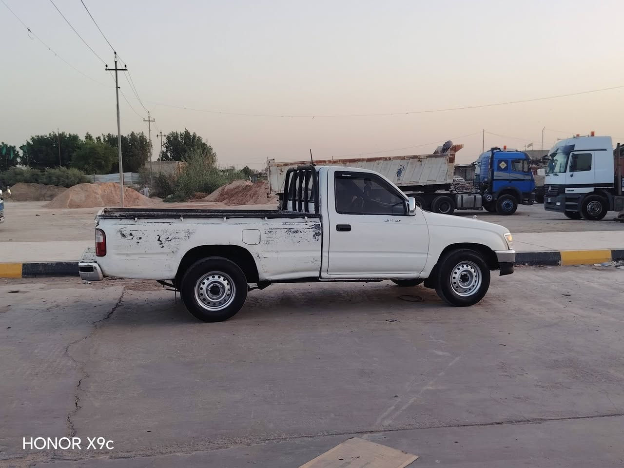 البيع خمسه جنكال رقم بصره تحويل مباشر سياره كفاله عامه من كلشي لا ضربة ولا تبديل ولا صبغ على وضع شركه حداديه كهربائية كله جاهزة متخسر ربع عليه عنوني ذي قار  السعر ٦٢ ورقة علمن اني مكلف بنشر نتصل ***********

نص مكتوب في الصور:
- HONOR X9c