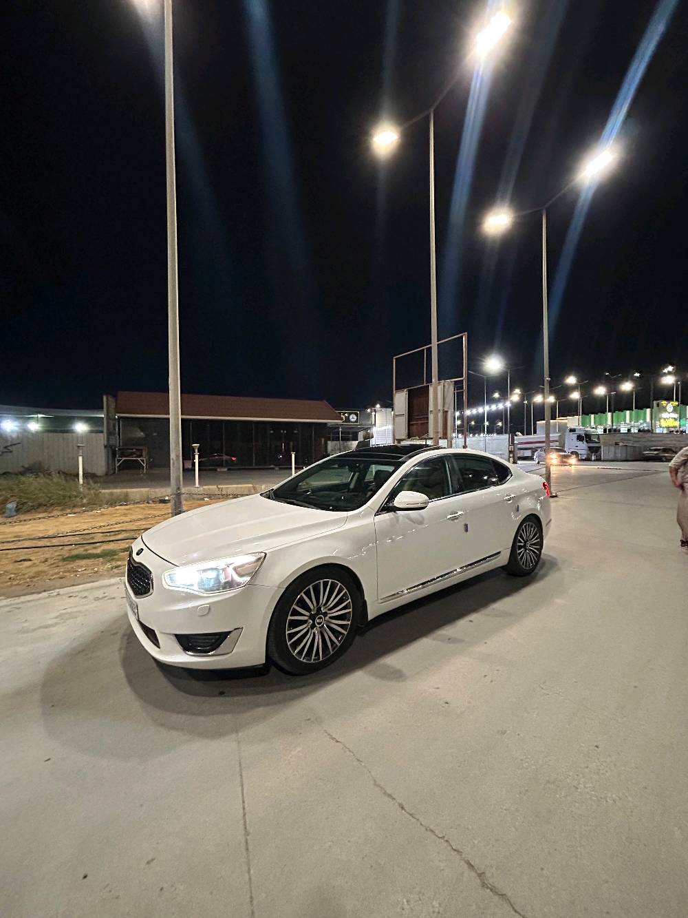 السلام عليكم 
للبيع او مراوس KIA CADENZA
2014 خليجي فول مواصفات vip  ، كفالة السيارة بيها فقط تكحيل بسيط بالداير وبارد بسيط والسونار مرفق مع الصور ، صدر امامي خلفي جديد
محرك مفتوح مبدل كازكيت فقط ، تبريد منظومة جديدة ثلج ، بصمتين ، بانورما ، كشنات جلد ابيض ، تدفئة وتبريد كشنات امامي وخلفي ، كشنات كهرباء و خزن ميموري ، سماعات انفنتي ، اوتو هولد ، سايد بريك بصمة رادارات جانبية  ، بردة خلفية وباقي الموصفات معروفة .
 سنوية و هزة جديدة 
ماشية ١٥٣ 
رقم  بغداد ، السعر 140 بيهة مجال بسيط
تواصل واتس  ***********
