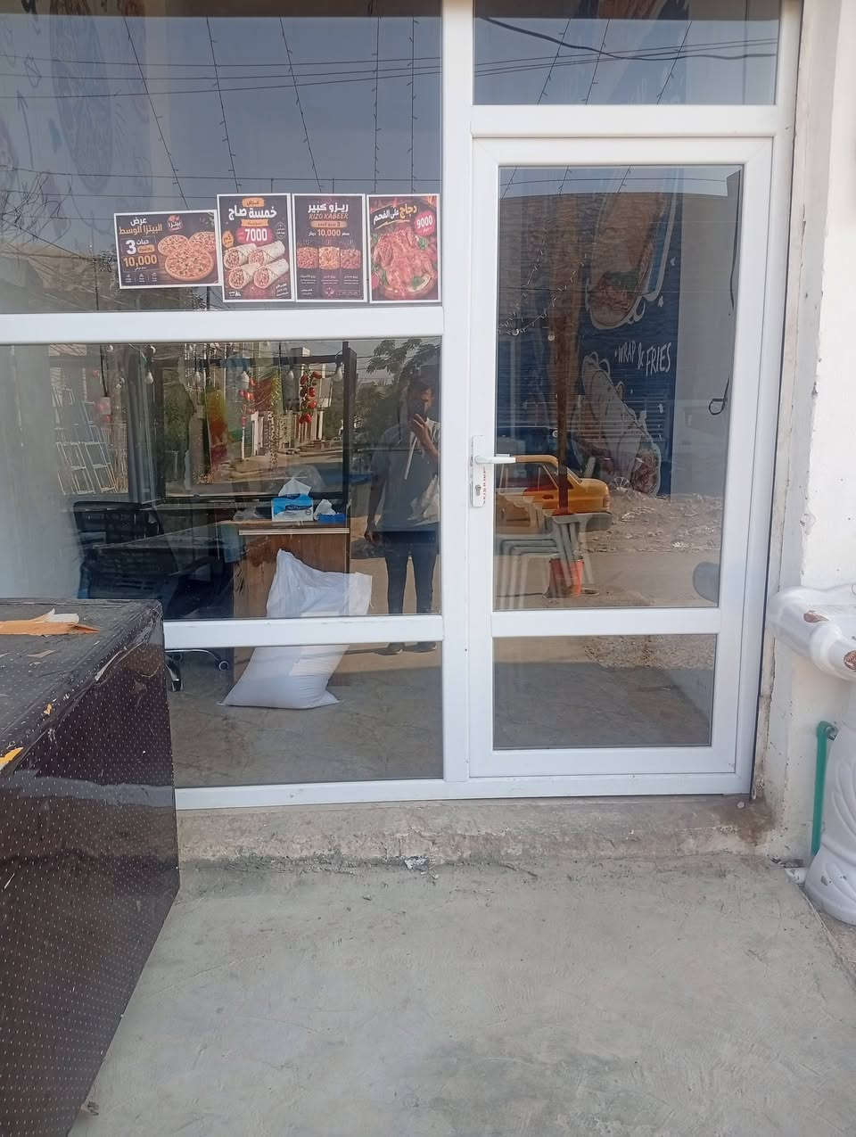 سلام عليكم
غراض مطعم للبيع 
مجمده للبيع 160الف
شويه دجاج غاز كله شغاله 275
طباخ فلافل 100بيه مجال
كرسي ميز كاشير جديد  125الف
جام خانه كباب فلافل 150الف بيه مجال
جام خانه pvc ارتفاع 3متر عرض 250ثنين ونص جديده صار اسبواع من شاده 400بيه مجال 
ميز 3متر طول عرض 60
براد عامودي 200+ثاني 250
***********
ديالى بعقوبة تقاطع القدس
