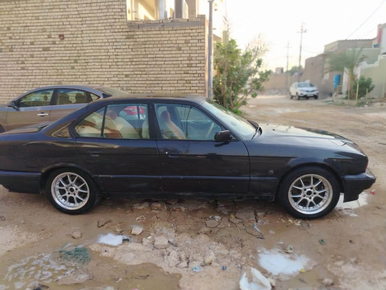 سلام عليكم بي ام ٥٢٥ مكينه ٦ سلندر مفتوح كير حداديه تخم تاير تبريد فتحه ويل رياضي سياره متعوب عليه رقم نكليزي سنويه هزه جديده سياره جاهزه لأخير سعر ٤٦ وبيه مجال مكاني نجف ‭***********‬ رقم صاحب سياره
