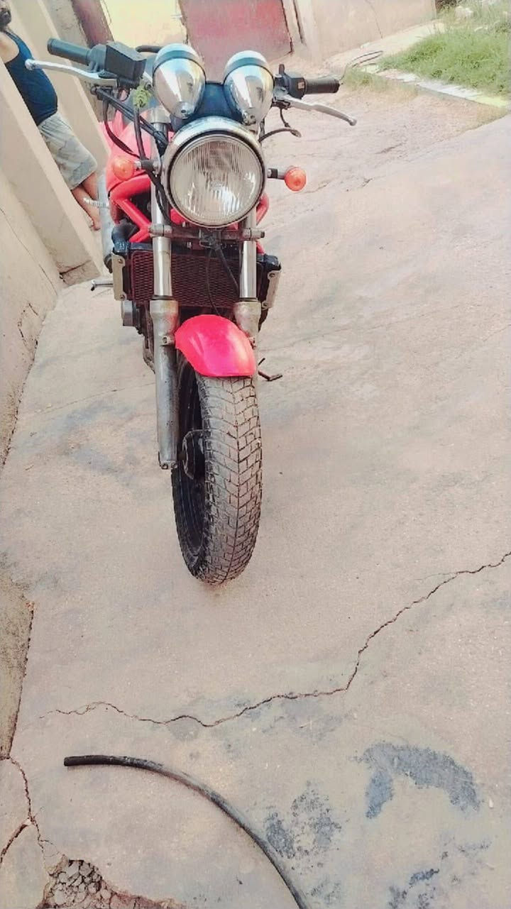 باندا كرستال بطح مكينه ربع 250حجمها بيها ولف عاوجه بس ولف عاوجه اوراقها كامله للبيع العنوان الدورة البوعيثة السعر 600 الف الاتصال ***********
