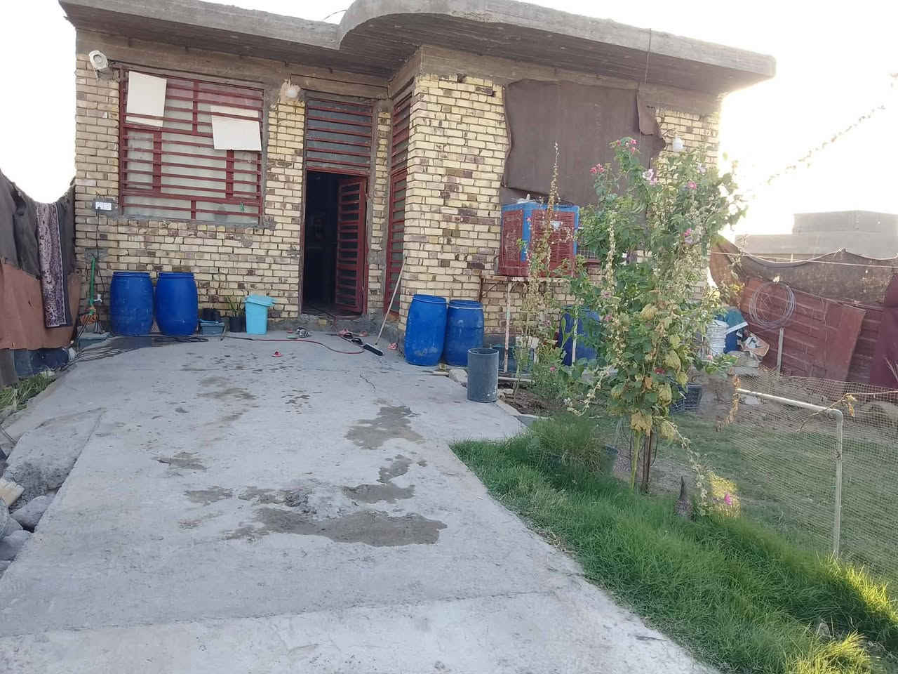 مساحة ارض 500متر طابو زراعي سند25 تحتوي على مشتمل 100 متر بناء حديث 🏠 قرية (الأفندية) خلف المخبز تبعد عن الشارع العام 300 متر 🚇 كافة خدمات مع خط مولد ذهبي تحويل مباشر يحتوي المشتمل على👇بناء طابوق سطح كونكريت
استقبال 6×4🧱
مطبخ 4×4🧱
وصالة 6×4🧱
مع منور وتواليتات وحمام🧱
طارمة 10×4🧱
السعر 46 مليون وبي مجال بسيط
***********
