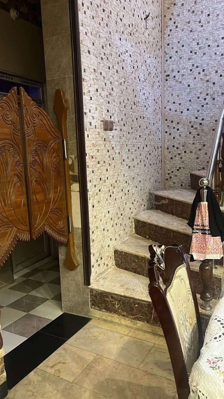 بيت للبيع مساحه 100متر طابقين بناء طابوق درجه اولى قريب على الشارع العام وقريب على خط الكوسترات موقعه جدا ممتاز طابو زراعي سند 25باسمي تحويل مباشر السعر 165وبي مجال ***********
