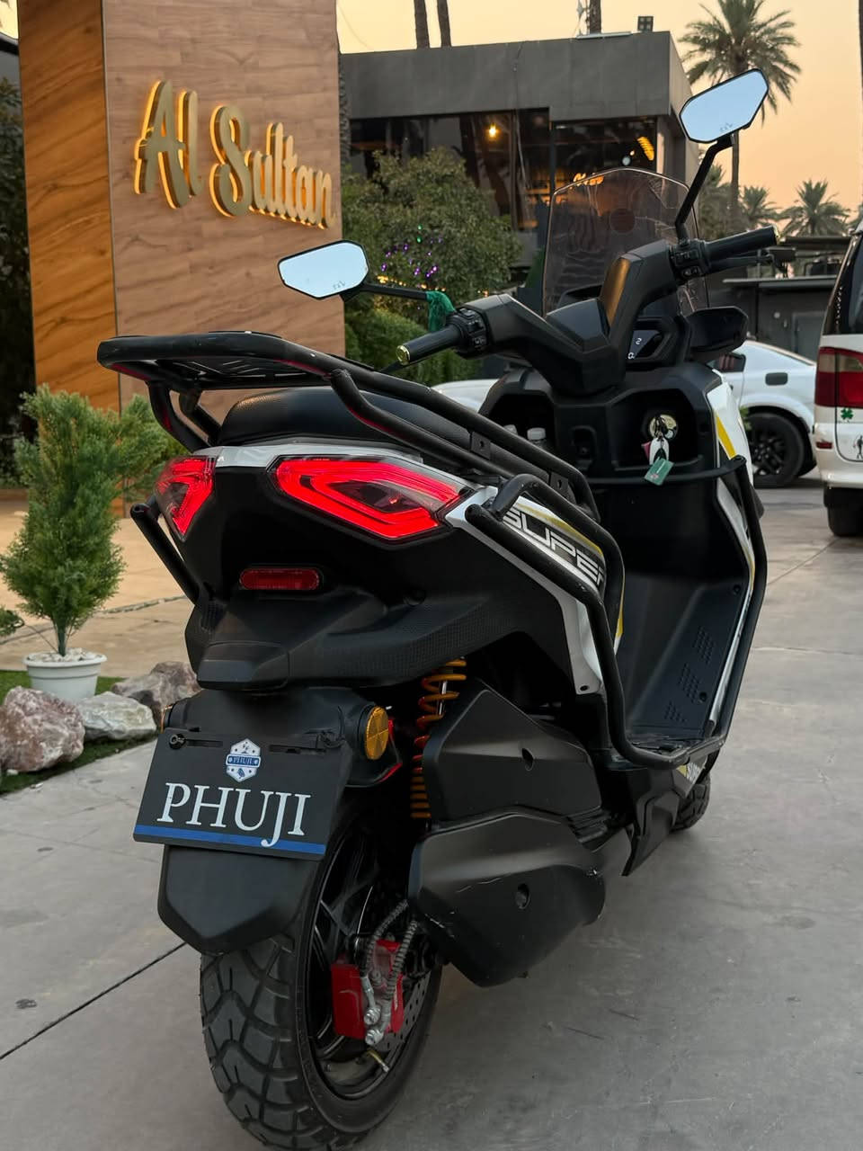 دراجه تي ماكس شحن من شركه (PHUJI)مشتريهة بواحد ونص رايدهة ب950 وبيهة مجال حك الجيه
ملف 3000

امبير 32

فولت 72

 6بطاريات كرافين مسطره

نضام بصمه تشغيل عن بعد 3 انواع تشغيل

قفل امان وحساسات

3 سرعات تمشي بل شحنه الوحده 60كيلو حقيقي عل ويز

سرعه 80حقيقي عداد 110بدون وزن

دراجه VIP كلش مريحه بل قياده بعدهي جديده 

***********
