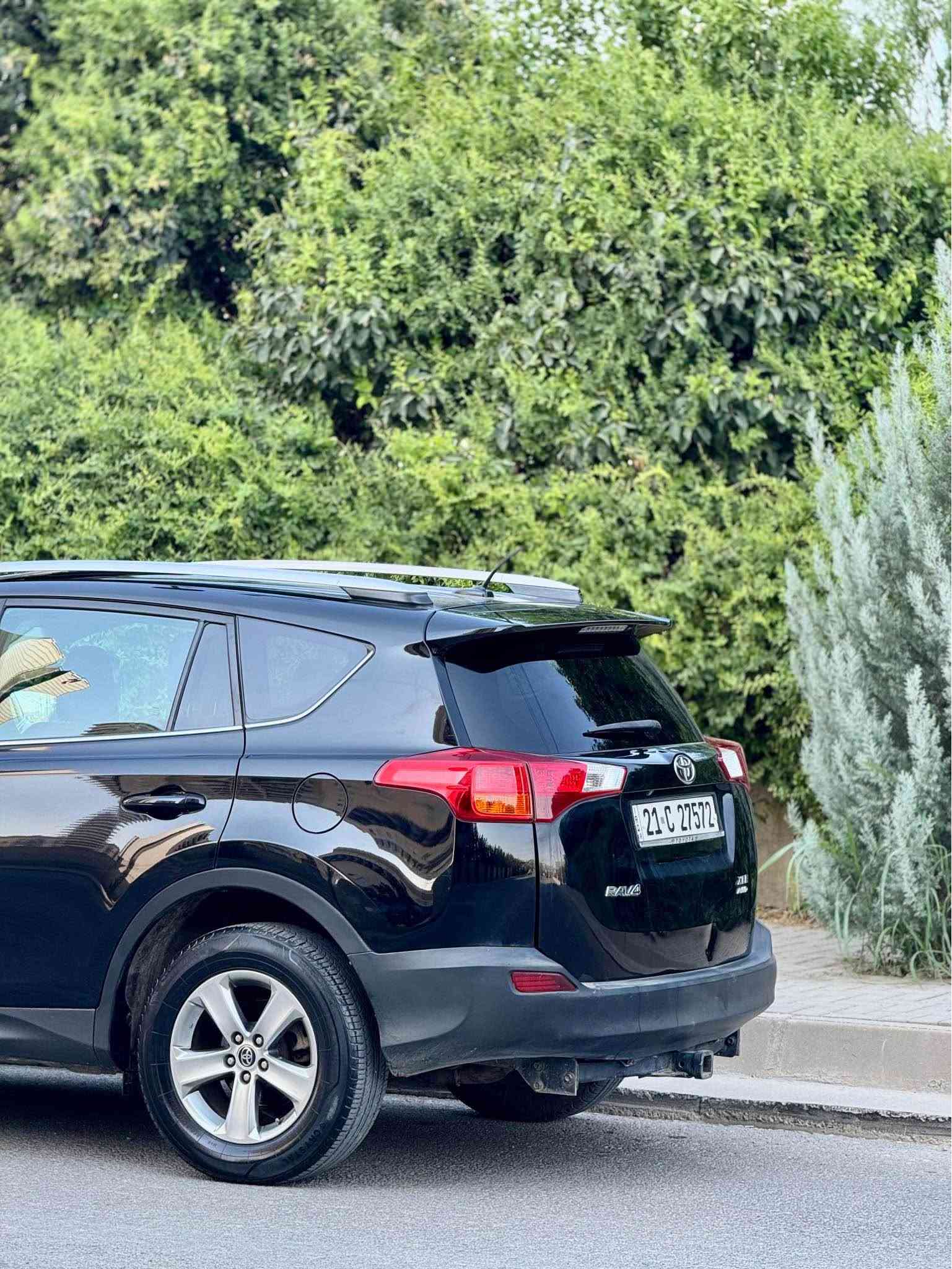 TOYOTA RAV4 2015 
توێتا ڕاڤ ٢٠١٥ xle 
بەس دەرگای سنوقی بۆیاخە یەک قرچی بچوکی هەیە تۆزێک وردەی هەیە فول فول مواسەفاتە ٨٨هەزار ڕۆشتوە گێڕو مەکینەو تەقەو ڕەقەی بە شەرتە تەحویلە خەڕامە بە شەرت 
*********** السليمانية, العراق
