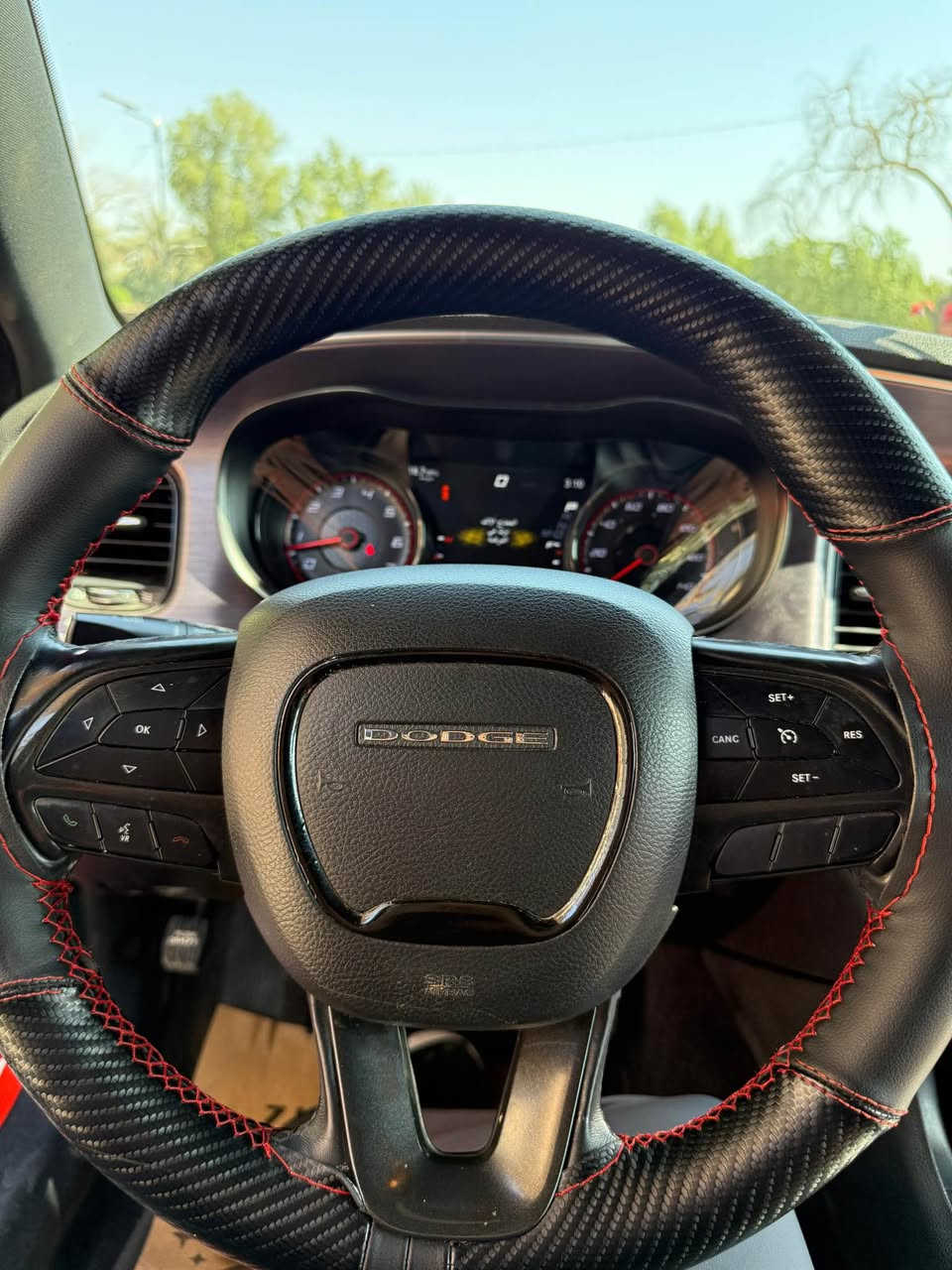 السلام عليكم

جارجر sxt لون برتقالي مميز  موديل 2018 

محدثة امامي خلفي gt 

السيارة حلوه وجاهزة وارد كندي داخلة كفالة وهنا صار بيها حادث بچم وجانبي والسيارة جاهزة من كل النواحي 

عليها ادامة كامله وشاشه وعينة معربة لغة عربية 

بيها ابل كار بلي كاميرة وحساسات للتواصل اكثر سعرها 186 وبيها مجال قليل  

*********** البصرة, العراق
