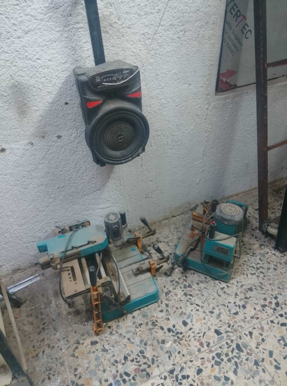 عدة • مكينة تشطيب • دريل كهربائي
