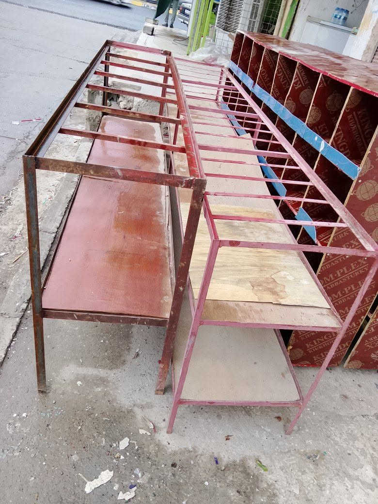 ميز • متاح