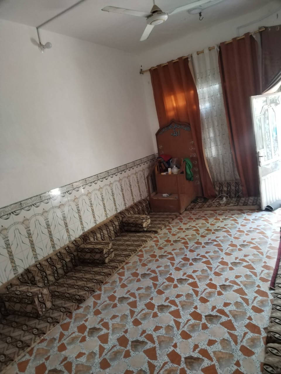 #مراوس وبيع بصوب صغير
#بيت_زراعي
#بلوك_عكاده170م مشمول بالطابو 

على طريق نصر دوايه
بداية المجمع السكني قرب المدرسه 

#يتكون من غرفتين وصاله واستقبال ومطبخ وصحيات

للأستفسار عل رقم *********** يبعد عن شارع 150متر
