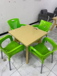 للبيع  ١٠ كراسي  و٦ ميوزه و١٠ طبلات بيع شلع  07882967755