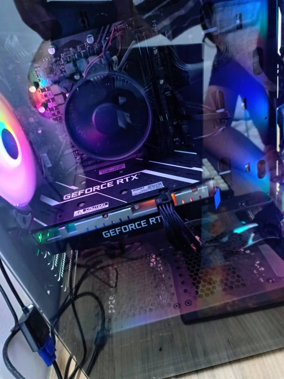 السلام عليكم عندي pc للبيع سبب البيع طالب سادس وما اريد التهي بي صار سنة ونص من مشتري 
مواصفاته: 
اللوحة الام من gigabyte H510
المعالج CPU من intel core i5 الجيل العاشر
البور سبلاي PSU سعتة 550W
كرت الشاشةGPU. من GEFORCE RTX3050 8g Vram
رامات 2×8 يعني 16g من BLACK WOLF
نوع التبريد هوائي 
الذاكرة عندي تيرا hdd
و 250 ssd و 125 M. 2
هذا كلة وي الماوس والكيبورد الي بل صورة والسماعة
والشاشة هم
 هذا كلة بسعر 925 الف دينار
بس ال UPS سعتة 850AV اذا تريد تشتري لوحدة سعرة 30الف  واذا وي التجميعة احسبهن كلهم ب 950 وبالتوفيق 
الي يريد يتواصل وياي واتساب على هذا الرقم ***********
اخوان الي مايريد يشتري لا يتعب نفسة ولا يتعبني
