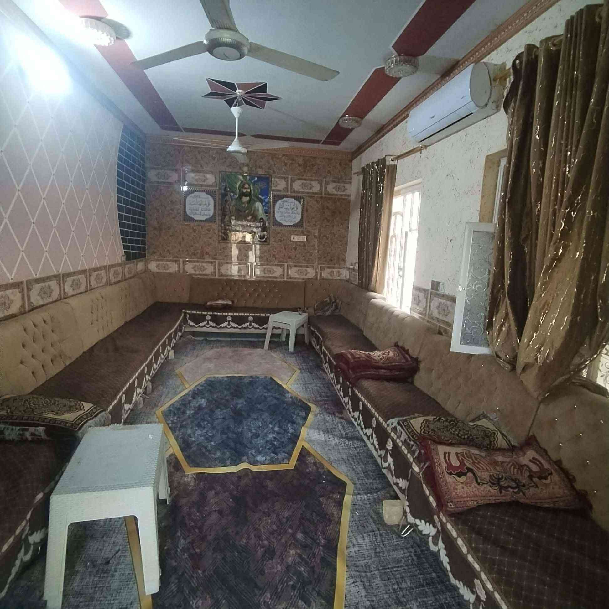 اسلام عليكم بيت زراعي السنيه قرب معمل البان شارع مشتل بركات ام البنين ع المساحة 900 بي 3 غرف  براني صحيات داخليه و خارجيه مطبخ صاله كبيره رقم الهاتف ***********
