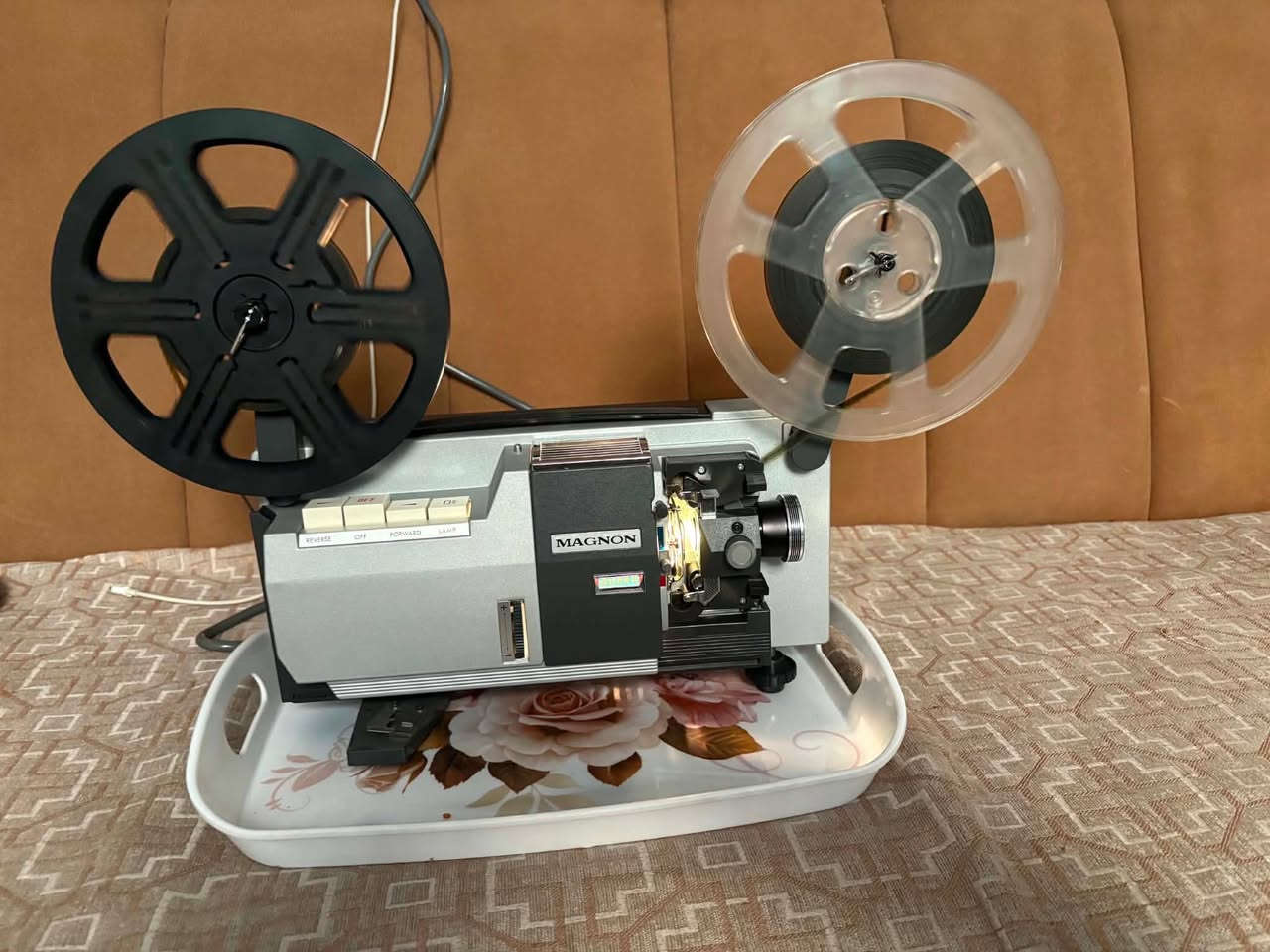 السلام عليكم
عارضة سينمائية ٨ ملم تشغل افلام ( سوپر وعادي) جديدة غير مستعملة مع ثلاث افلام وبكرة فارغة
السعر ١٠٠ الف
بغداد / *********** واتساب
