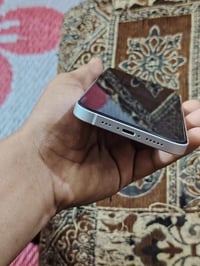 ايفون 12 العادي نضيف ما بي شخط مابدل بي اي شي اذكره 128 بطاريه 91 ما م...