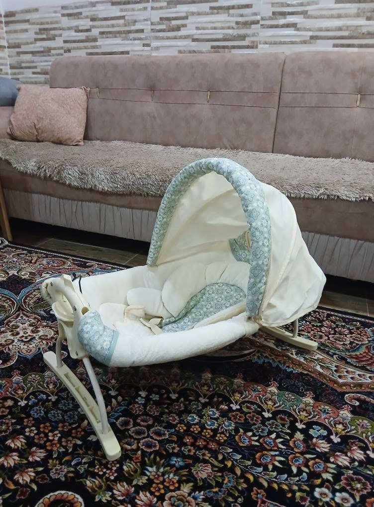 جۆلانێی خەوی مناڵ ، زۆر تازەیە ئەوروپیە ، قایشی بەستنەوەی هەیە ، ڕائەژەندرێت ،  کەپری پێوەیە زۆر عەمەلیەو ئەتوانی بۆهەموشوێنێک بیبەی لەگەڵ خۆتا ، سعریشی زۆر گونجاوە قفڵی 15 هەزارە بێ معامەلە
سلێمانی ، گەیاندن هەیە*********** السليمانية, العراق
