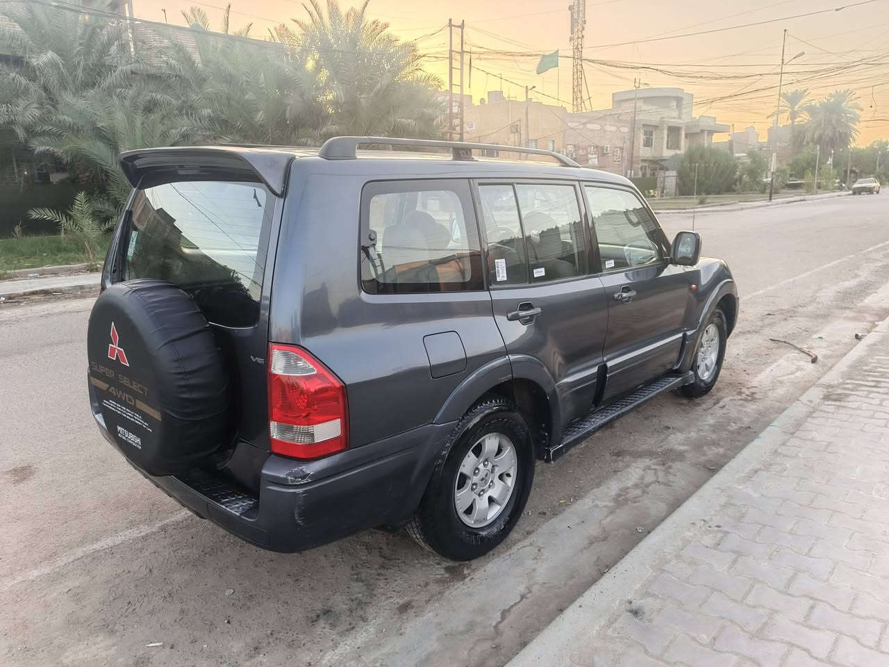 السلام وعليكم للبيع باجيرو موديل 2007 
سياره جاهزه وجديده 
تخم تاير جديد 
صدر جديد 
امامي خلفي 
3قطع تبريد ثلج 
7راكب
مري شفط 
اشاير ترحيب 
محرك 3000
رقم بغداد الدولي بسمي 
بيه قطعتين صبغ 
سياره جاهزه 
السعر 88
الشراي يتصل ***********
