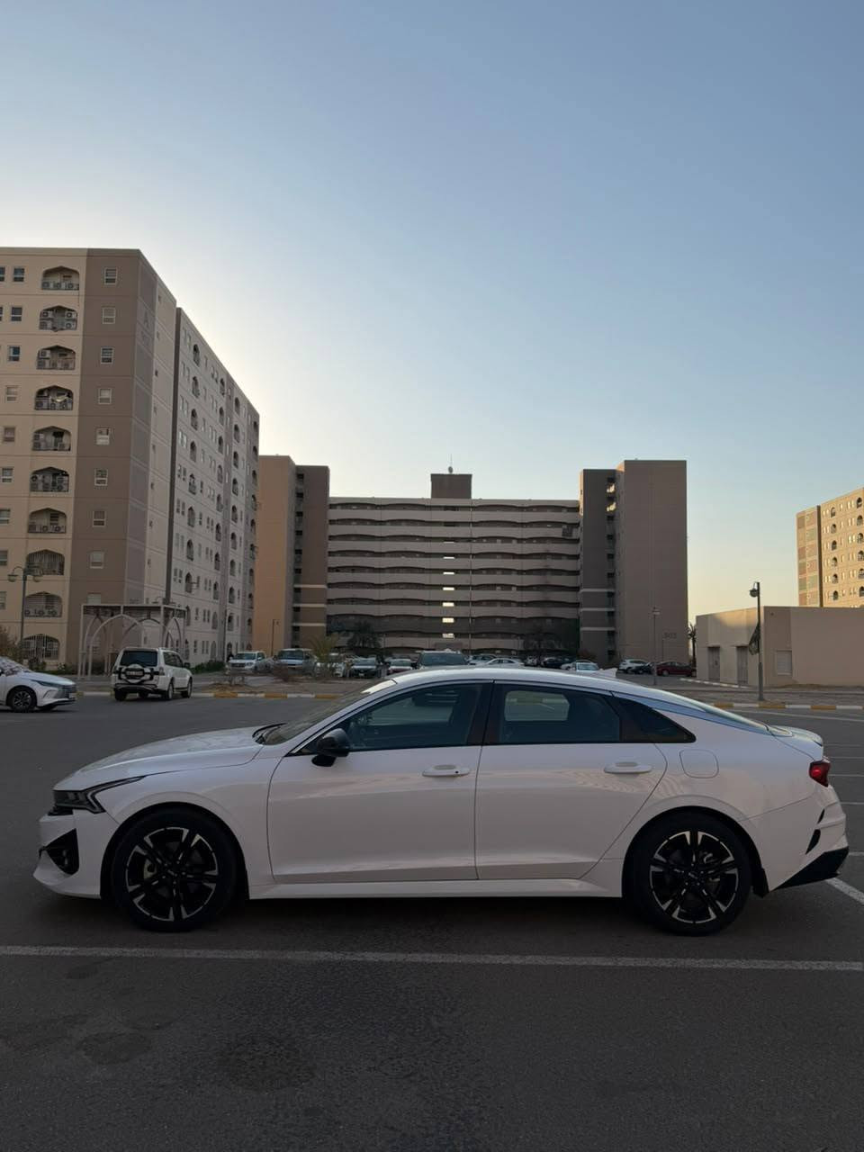 السلام عليكم KIA K5 2024 فول عدا البانوراما بنيد صبغ وايرباك دركه راجع سستم ماشيه41000الف بدون شواصي بدون لغود السياره ليبل واحد مامبدل بيها شي رقم بغداد بأسمي 
محرك 1.6 تيربو 
السعر 175 وبيها مجال 
للأستفسار 
*********** 
مكاني بغداد

نص مكتوب في الصور:
- iQ CARS
- 38601934