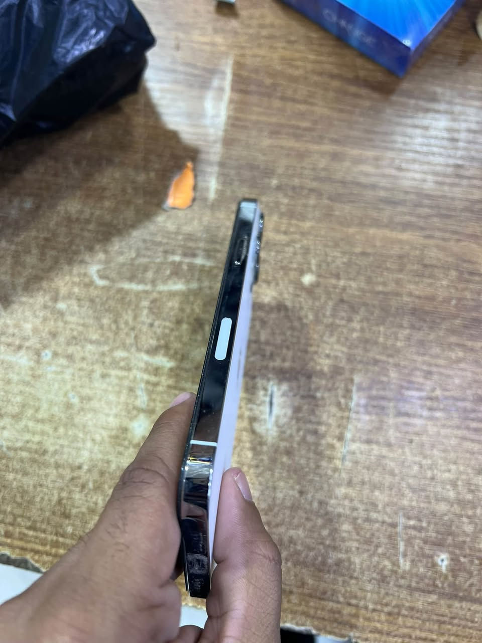 جهاز ١٣ برو ماكس مبدل شاشه راسلني واتساب وانطيك تفاصيله ***********

نص مكتوب في الصور:
- 6:37
- حالة البطارية والشحن
- كما هو الحال مع البطاريات القابلة لإعادة الشحن، بطارية الهاتف قابلة للاستهلاك وتصبح أقل فاعلية مع الوقت. معرفة المزيد...
- الحد الأقصى للقدرة
- 83%
- هذا قياس لقدرة البطارية مقارنة بقدرتها عندما كانت جديدة. قد تتسبب القدرة المنخفضة بتقليل ساعات الاستخدام بين عملية الشحن والأخرى.
- أقصى قدرة للأداء
- ستساعد الأنظمة المضمنة في النظام والمكونات في تخفيف آثار الأداء التي قد تلاحظها أثناء التقدم الكيميائي في عمر بطارية iPhone.
- شحن البطارية المحسن
- للحد من استنزاف عمر البطارية، يتعلم الـ iPhone من عادات الشحن اليومية، بحيث ينتظر ولا يتجاوز 80% حتى يحين موعد حاجتك إلى استخدامه.
- الشحن بالطاقة النظيفة
- في منطقتك، سيحاول iPhone التقليل من البصمة الكربونية من خلال انتقاء وقت الشحن الذي تتوفر فيه كهرباء بانبعاثات كربونية منخفضة. يتعلم iPhone من عادات الشحن اليومية، بحيث لا يشحن بالكامل حتى يحin موعد حاجتك إلى استخدامه. معرفة المزيد...
- 6:34 حول الاسم iPhone إصدار iOS 26.6 اسم الطراز iPhone 13 Pro Max رقم الطراز MLEK3LL/A الرقم التسلسلي C6MG6GV62C سجل تاريخ القطع والخدمة الأغاني 0 الفيديوهات 39 الصور 69 التطبيقات 12 السعة 256 غ.ب. متوفرة 194.84 غ.ب. عنوان Wi-Fi F8:C3:CC:48:17:BF