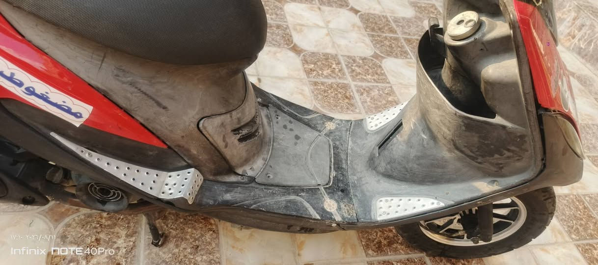 سلام عليكم من رخصة صاحب الكروب. دراجه ماكس عدله للبيع دراجه حلوه ونضيفه محرك رمبه كهربائيات شغاله بطاريه شغاله  
سعرها 625الف وبيها مجال بسيط مكاني تكريت  القادسيه الدراجه شلعه ومعدل ومزوده يدات رياضي صالنصه FM 
للتواصل ***********
