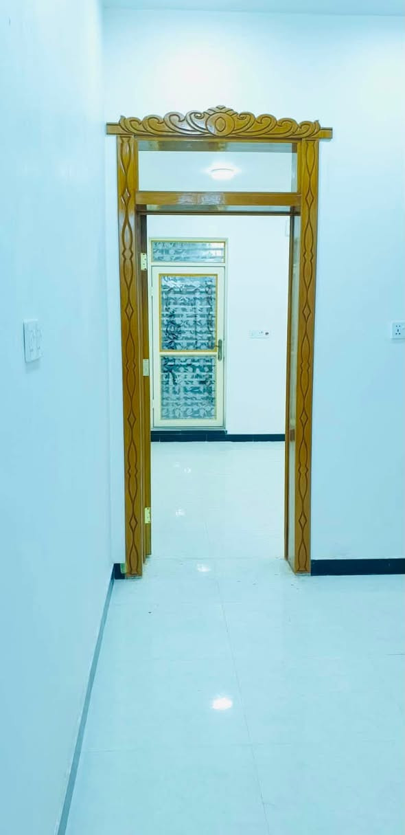 دار للبيع حي الجامعه 100 متر طابقين بناء جديد مامسكون راقي على ساحه حديقه للاستفسار واتساب فقط
***********
