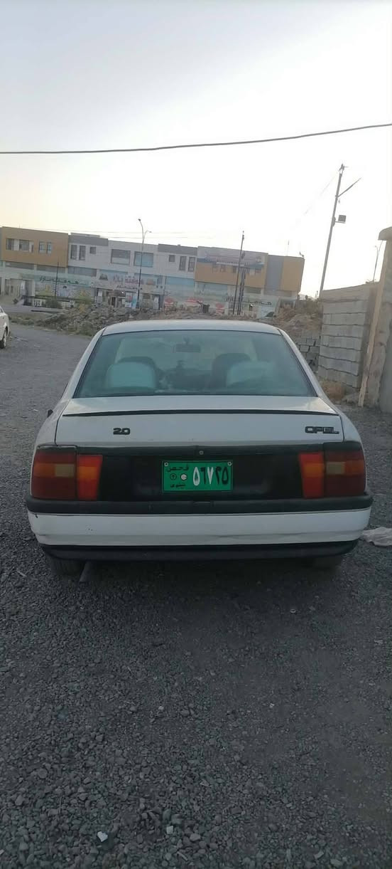 ئۆپڵ ڤێکترا مۆدیل 1993 علوج مەکینە بیست 20 ی گێڕ تۆماتیک بەشەرتی گێڕ و مەکینە  کارەبایی کامل مەزبوت بی لیدران مووس و بڕاوە بەشەرت  ناوی زۆر خاوین ماوەتەوە گەرمی لایت فڵچە تەنزیل بەشەرت  .
سەوداش دەکەم لەسەر دڵ گرتن . 
ژ.م//*********** 
شوین// حاجیاوا ... ڕانیە
