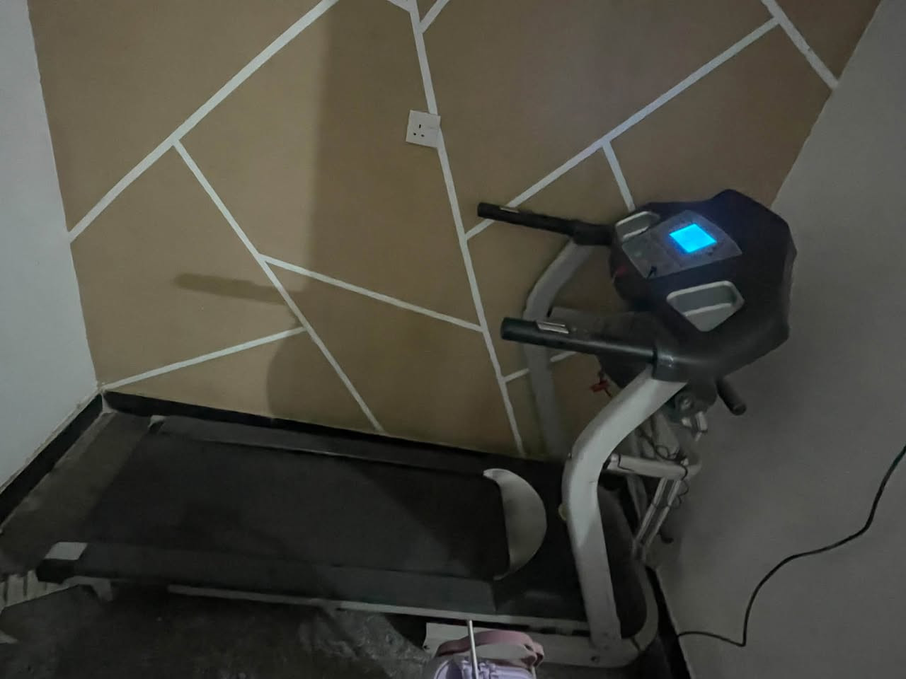 السلام عليكم جهاز جري رياضي للبيع اصلي انظمه مختلفه جبلي وعادي وسرعات متعدده يحتوي على سماعه سبيكر وجهاز هزاز وتدليك شغال 100‎%‎ ونظافة جداً عاليه استعمال جداً قليل السعر 300 الف وبي مجال العنوان الزعفرانية دور الشرطه للتواصل مراسله الحساب او الرقم :***********
