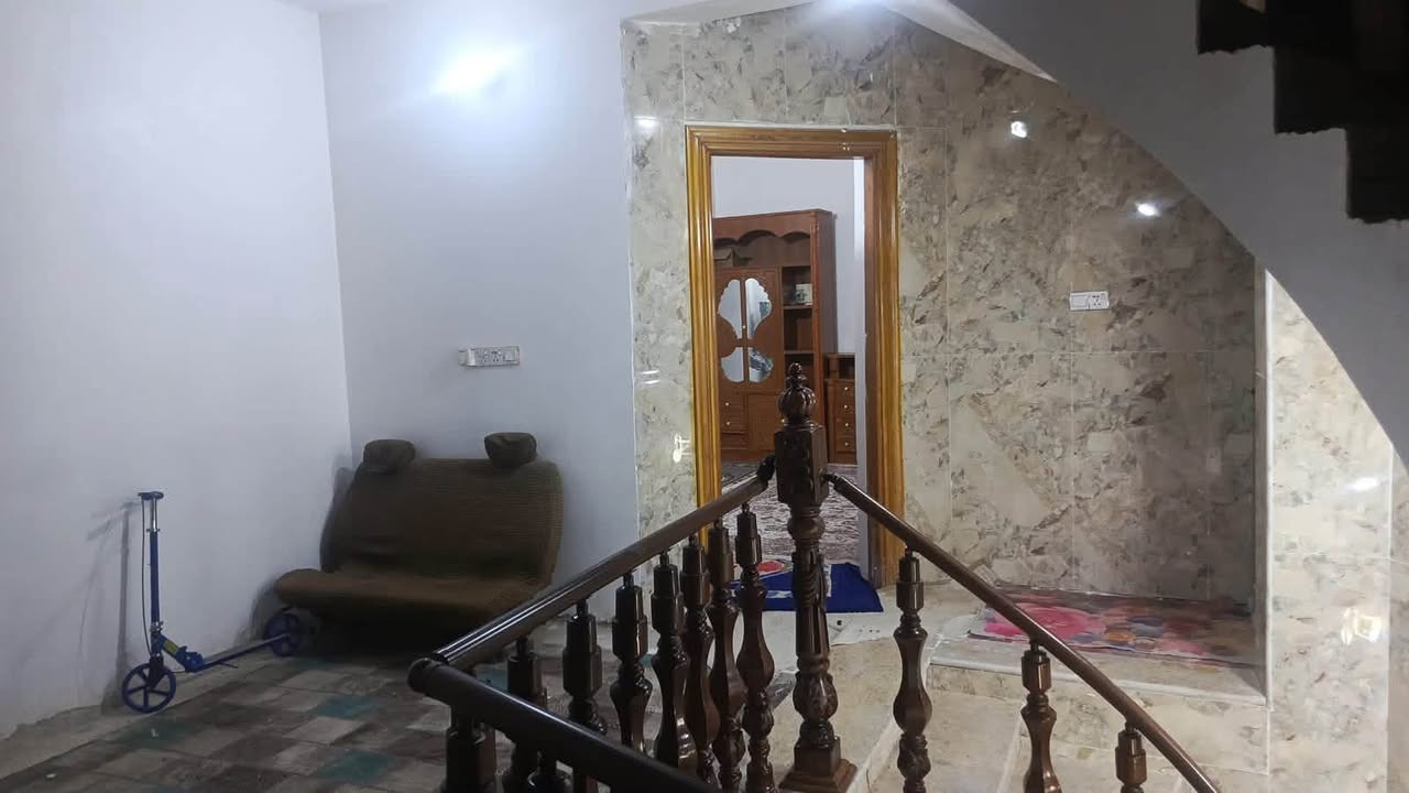بيت للبيع حي السيدة زينب طابقين بناء حديث 140 متر 5 غرف بيت جاهز فقط غرفتين يحتاجن بياض 
السعر 180 مليون وبي مجال مطلوب اسكان 40 مليون تسديد 200 الف بالشهر 
***********

نص مكتوب في الصور:
- itel S23 4G