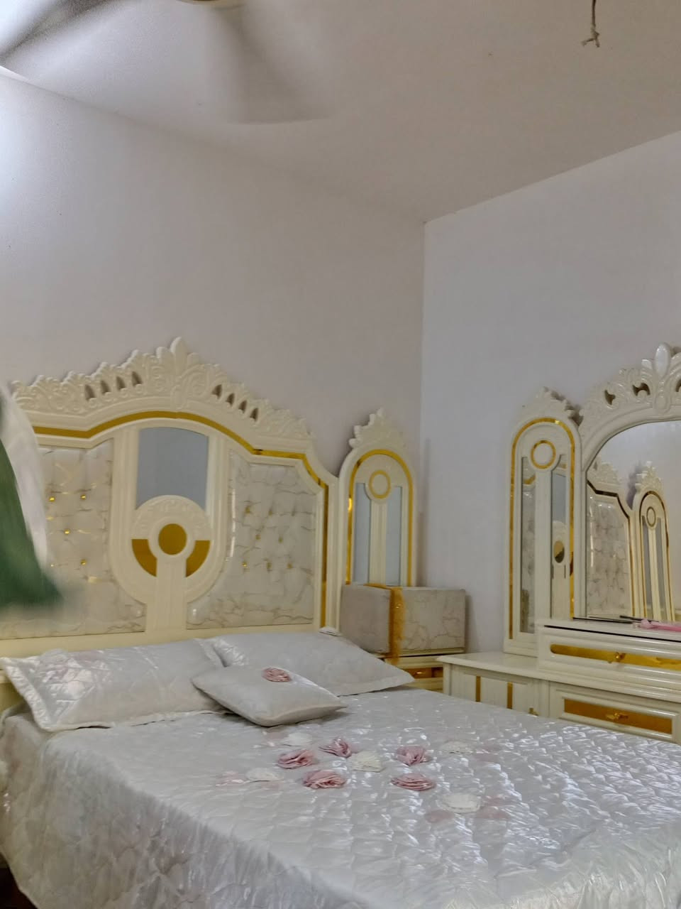 غرفه نوم ما مستعمله للبيع الاتصال على هذا الرقم***********
