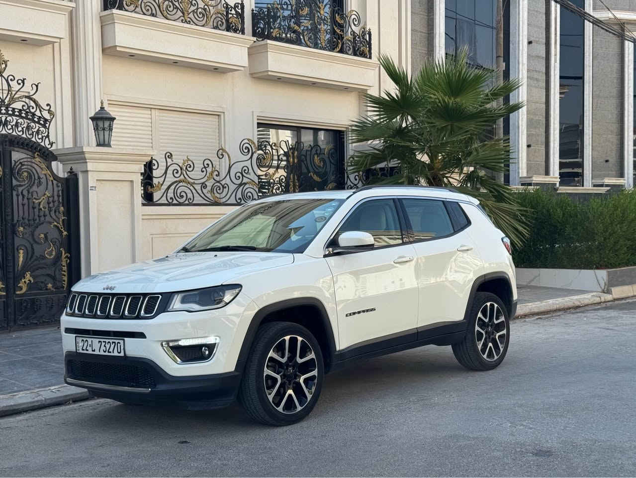 Jeep compas 2018 
شةريكةى هارلم سفرى هةولير 
بئ بؤياغ بئ تةعديل تةنيا يةك قؤپى هةية لة قةباغ سندوق
فول فول مواصفات 
پانؤراما 
كوشين جلد 
ناو سپى 
شاشة گةورة 
دةبل ئةكسل 
ئاوينة هيتةر 
سةيارةكة لةسةر دةقى شةريكة مايتةوة يةك دةستة هةموو شتيكى بةشةرت 
79 هةزارى حةقيقى رؤيشتية بةشةرتى فةحسى شةريكة 
150 وةرةقة و مةجاليكى برايانة 
تكاية گؤرينةوة ناكةم تةنيا فرؤشتن
*********** أربيل, العراق
