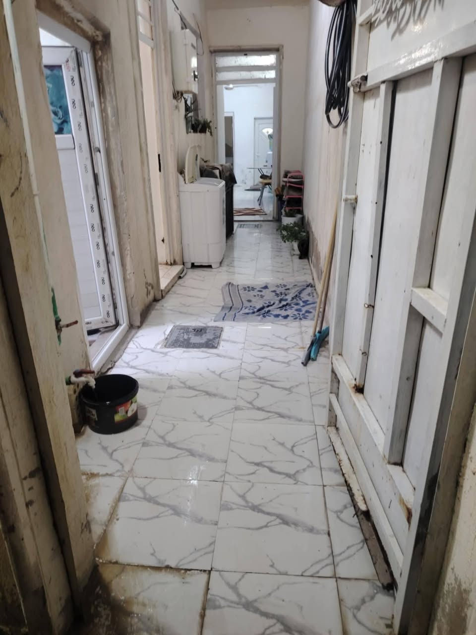 دار للبيع طابو زراعي سند ٢٥ المساحه ٩٠ متر واجهيه ٥ النزال ١٨ طابق ونص الاول صب مسلح الطابق الثاني سكف سندويش مكون من غرفتين الطابق الأول غرفه نوم وصاله واستقبال  ومطبخ وحمام داخلي وترك بصف الغرفه
الطابق الثاني غرفه نوم وبلكونه وحولي الدرج وسطح خلفي موقع الدار الكرغوليه مقابيل أسواق اسطنبول السايد الواحد بيت نضيف وكامل خدمات ماء كهرباء تبليط وقريب الشارع العام السعر ٥١ بي مجال استفسار ***********
دار للبيع طابو زراعي سند ٢٥ المساحه ٩٠ متر واجهيه ٥ النزال ١٨ طابق ونص الاول صب مسلح الطابق الثاني سكف سندويش مكون من غرفتين الطابق الأول غرفه نوم وصاله واستقبال  ومطبخ وحمام داخلي وترك بصف الغرفه
