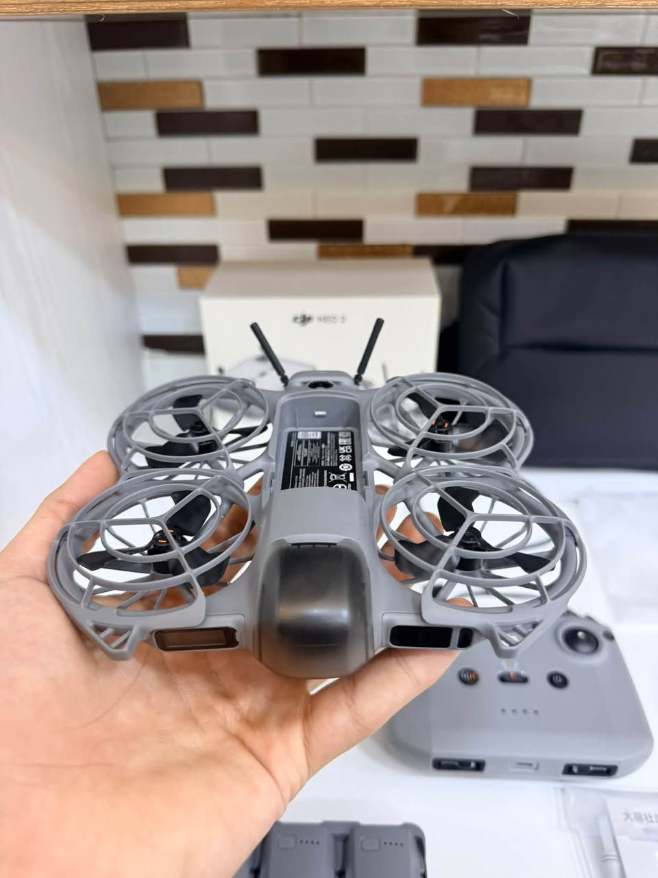 درۆنی (dji neo 2) کەپس تەنها تێست کراوە هەموو پارچەکانی لەگەڵدایە + جانتای ئۆڕجیناڵ (dji) (٩٠٠،٠٠٠) نۆسەد هەزار کێ ویستی نامە بنێرێت(***********)

