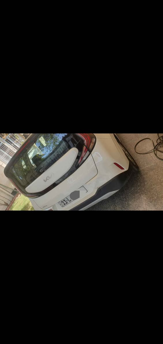 كيا صول ٢٠٢٣  
فئة LX 
لون ابيض 
محرك دوش ٢٠٠٠
ماشية حاليا تقريبا٣٤ الف كيلو متر  مو ميل
تعديل وصبغ البنيد  وتعديل الجاملغات الأمامية عل البارد وتبديل الدعامية الامامية بوحدة بلادية
بيه طخةخفيفة بالدعامية الخلفية 
موقع بغداد الكرادة
الموبايل *********** بغداد, العراق
