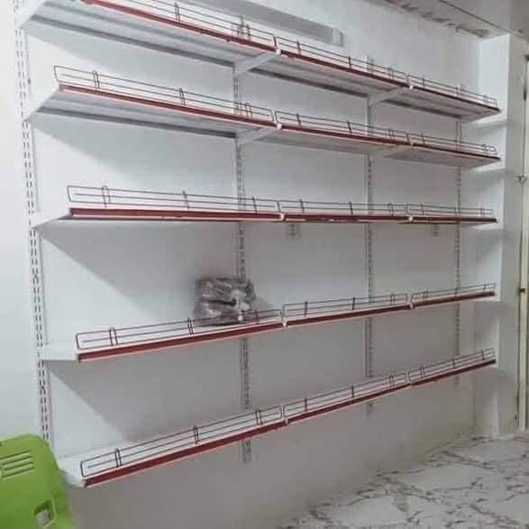 سلام عليكم سفينه البيع طول مترتين و40 تركي🇹🇷 ميكانو الاصلي ابو جسرين نضافه 100/100 مع رفوف جداري 15 رف شراي يتصل ***********  مكاني بغداد واكو توصيل 🚚
