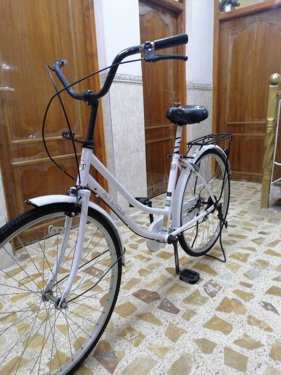 سلام عليكم
بايسكل للبيع بناتي 🚲
البايسكل لون مميز جداً  وقطعة نادرة    ✔️
البايسكل صنع في اليابان✅
وزن خفيف جداً 💯
الحجم.  26فريم عالي   👌
البايسكل مختم بكل مكان كلة ختم واحد ♣️
البريكات جدد  
البايسكل موديل2024 
التايرات تايرات جدد    
البايسكل كلش ناعم وسريع بلمشي ومريح بلسياقة 
البايسكل نضيف جداً كما موضح بلصورة 
البايسكل بلحقيقة احلة من الصور.📸
السعر110 الف وبي مجال  💬
التواصل ***********واتساب او اتصال 📱☎️
العنوان: بغداد الكماليه
