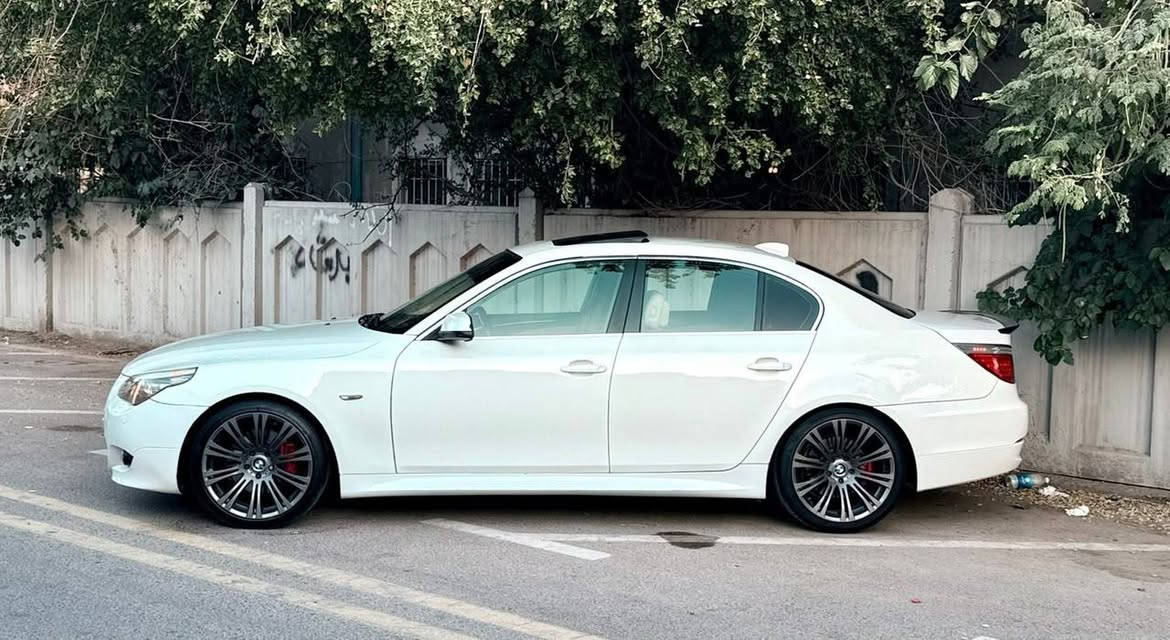 السلام عليكم BMW 528 ALPINWEISS موديل 2010 للبيع 6سلندر بيه صفحه صبغ فول مواصفات 1/1 ويل 19  تبريد شغال ثلج السعر 139 ورقه المكان بغداد السيديه رقم الهاتف ***********
