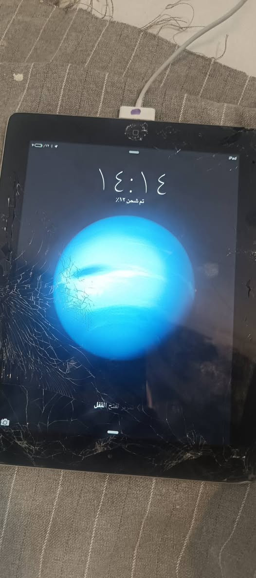 عندي هذا الايباد ( ايفون )كلش نظيف 
لمس فول ، بس مابي عيب 
بس سماعة خارجية ماتشتغل 
، مايصرف شحن 
سعرة 50
