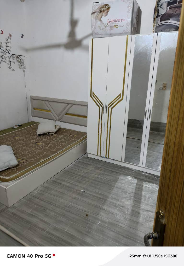 سلام عليكم بيت مساحه 200متر يحتوي علي 3غرف 5في 4. وصاله واستقبال خارجي صحيات داخليه و خارجيه يحتوي عله مشتمل طابق ثاني غرفه وصاله وتخاريج للتواصل خاص او عله رقم هاتف ***********

يتواجد واتساب
