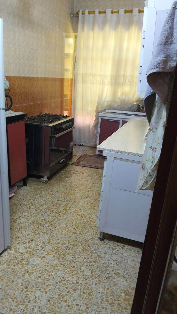 بيت للبيع بغداد المحمودية حي العسكري قرب جامع الامين محمد 120 متر واجهة 6 نزال 20 هول واستقبال غرفة نوم واحدة و حمام داخلي و حمام خارجي كراج
*********** يتوفر واتساب
