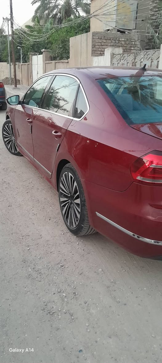 🚘 فولكس واجن باسات للبيع 🚘
​المواصفات العامة:
• ​النوع: فولكس واجن - باسات وارد امريكي (Volkswagen Passat)
• ​اللون: أحمر ماروني (دم الغزال)
• ​الرقم: أربيل / كوردستان (بسمي أرقام  هزة جديد مضمونة تحويل مباشر )
• ​الموديل: [2017]
• ​المحرك: [ 4 سلندر / 1.8L Turbo ]
• ​المسافة المقطوعة (الماشية): [306082] كم وقابل للزيادة
📝 تفاصيل إضافية:
• ​الحالة العامة: الضرر البليغ بند وجاملغ، محرك بحالة جيدة  (قير)  بحالة ممتازة. ( تجي تفحص سونار )
• ​التجهيزات: ، تبريد ممتاز، دواخل نظيفة جداً، نظام أمان متكامل.
• ​المكان: [ ديالى جديدة الشط ]
​💰 السعر والتواصل:  
السعر المطلوب: [ 120 $ ورقة ] (قابل للتفاوض البسيط)
• ​رقم الهاتف/واتساب: [***********] بغداد, العراق
