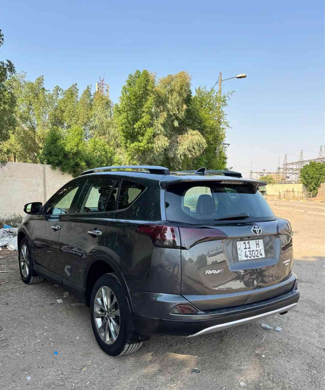 السلام عليكم تويوتا راف فور موديل 2018 فول مواصفات Limited للاخير رقم بغداد الدولي تحويل ثاني يوم حادثها بسيط خشم البنيد او بالعراق بيها بارد بالصندوق بيها سونار المواصفات ؛؛؛؛؛

فتحة سقف
بصمة ابواب وتشغيل 
داخل جلد مشمشي شاشة كبيرة
كشنات كهرباء
الصندوق كهرباء رادارات 
نضام سبورت وباقي المواصفات المعروفة السيارة جاهزة محرك كير تبريد صدر اي نقص مبيها للبيع فقط السعر 148 ورقة بيها مجال بسيط جدا حق الجية للاستفسار *********** مكاني بغداد اعتذر عن المراوس فقط بيع اي استفسار اتصل عالرقم بغداد, العراق
