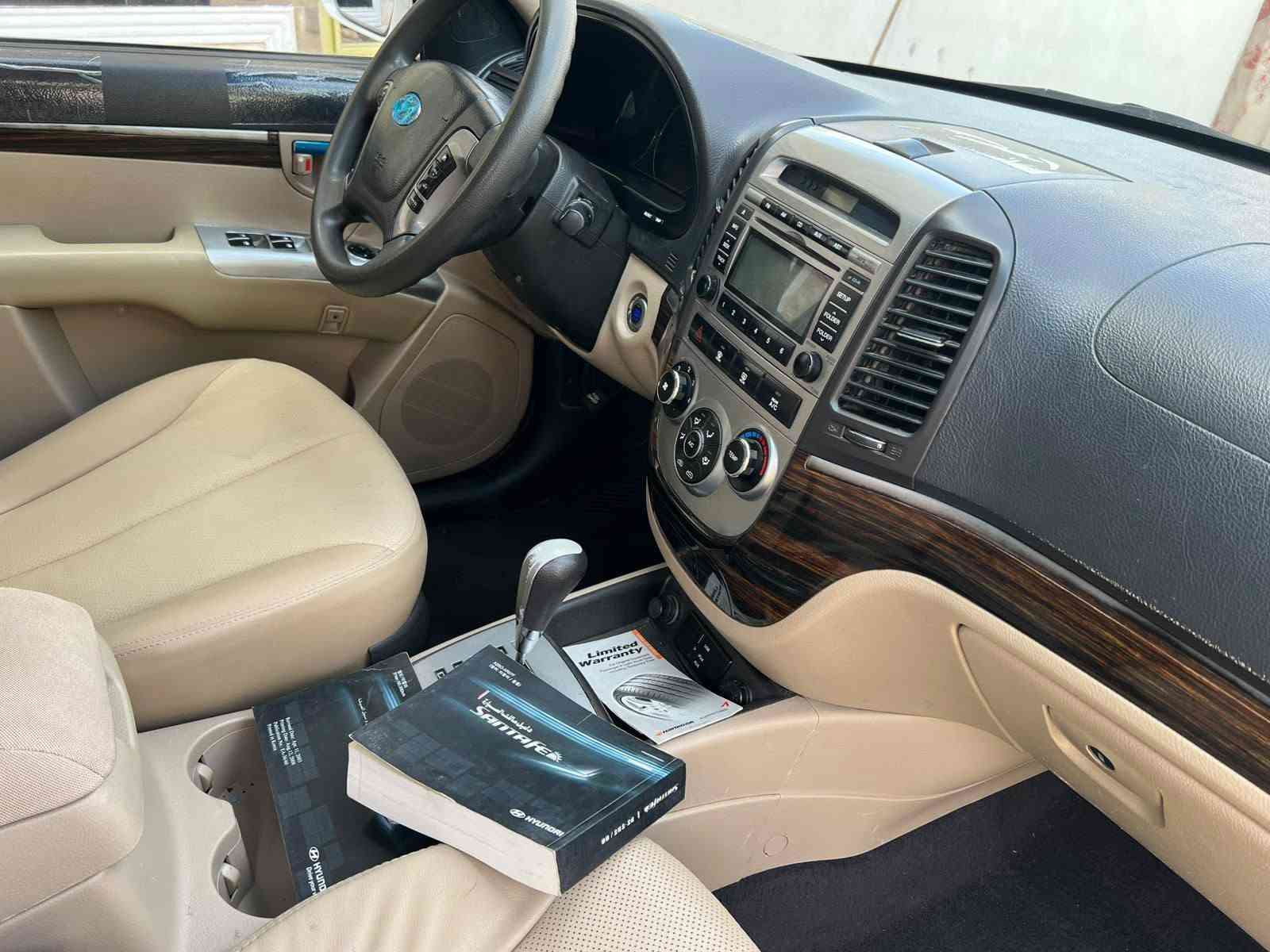 هواندي سنتافي استلام 
موديل ٢٠١٢ خليجي  كفاله عامه من كلشي 
رقم الهاتف ***********

ماشيه سياره ٧٣ الف حقيقي شرط فحص اخذته على ايدي 
بسمي ومشروع وطني وهزه جديده وسنويه جديده دولي بغداد
بصمه  عدد3 
فتحه
( سته سلندر ٣.٥ 
سبعه  راكب 
٣ قطع تبريد 
فورويل دفع رباعي

مكفوله بدون حادث او ضربه او. صبغ او تبديل بلاديه سياره 

مري شفط تحكمات ستيرن 
كشنات كهرباء وداخل بيجي. عسلي 
ويل كروم وصدر كله جديد

سياره بعده فابلون الشركه على جاملغات وعلى قماره وبنيد اصلي
بمعنى الكلمه جديده 

رقم الهاتف للتواصل ***********
